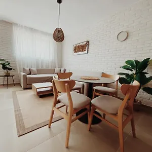 nereus-luxury-apartments.albaniahotels.org/